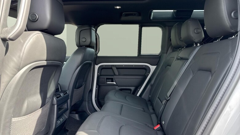 Land Rover Defender 3.0 D350 X-Dynamic HSE 110 5dr Auto Diesel Estate